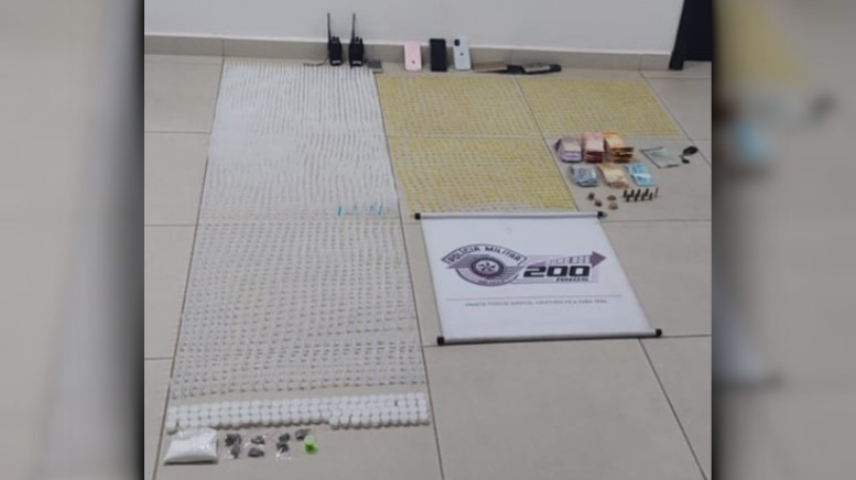 PM apreende quase 3 mil porções de cocaína em carro abandonado após fuga em Monte Mor (Foto: 48º BPM/I)